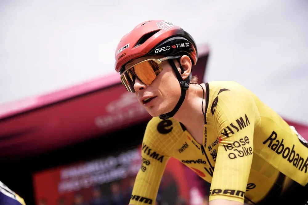 09 May 2026, Bulgaria, Burgas: Denmark's Jonas Vingegaard Hansen of UCI WorldTeam Visma-Lease a Bike rides during the 2nd stage of the Giro d'Italia 2026 - Tour of Italy cycling race between Burgas and Veliko Tarnovo. Photo: Marco Alpozzi/LaPresse via ZUMA Press/dpa Marco Alpozzi/LaPresse via ZUMA / DPA 09/05/2026 ONLY FOR USE IN SPAIN
