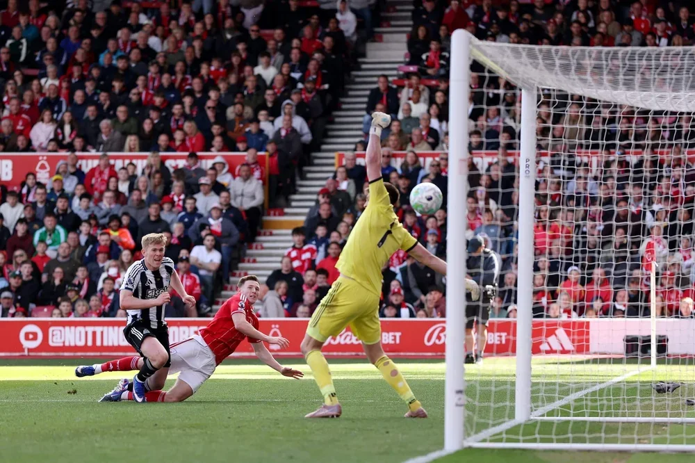 Elliot Anderson scores Nottingham Forest's equaliser against his former club