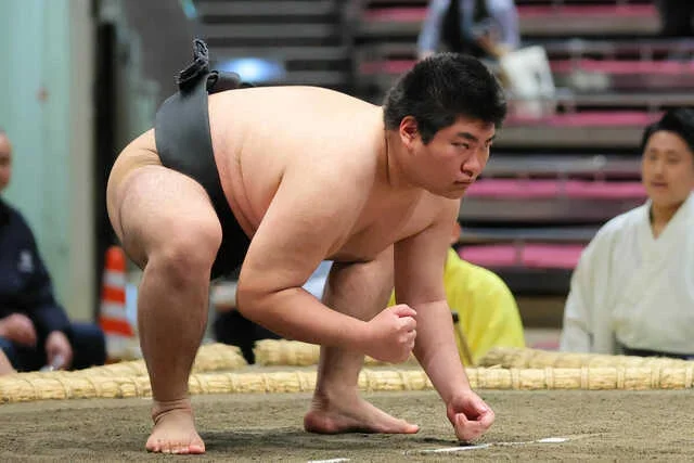前相撲を取った鉄富士(カメラ・小泉 洋樹)